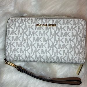 Michael Kors Vanilla MK Wristlet/Wallet with phone holder LGFLATMFPH excellent